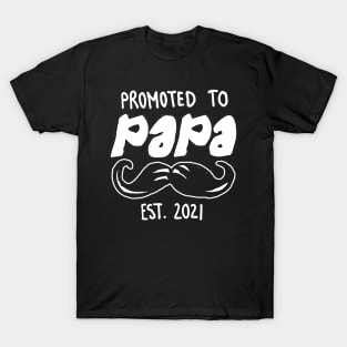 Promoted to Papa Est. 2021 for Future Papas and Papas to be that are expecting in 2021 T-Shirt